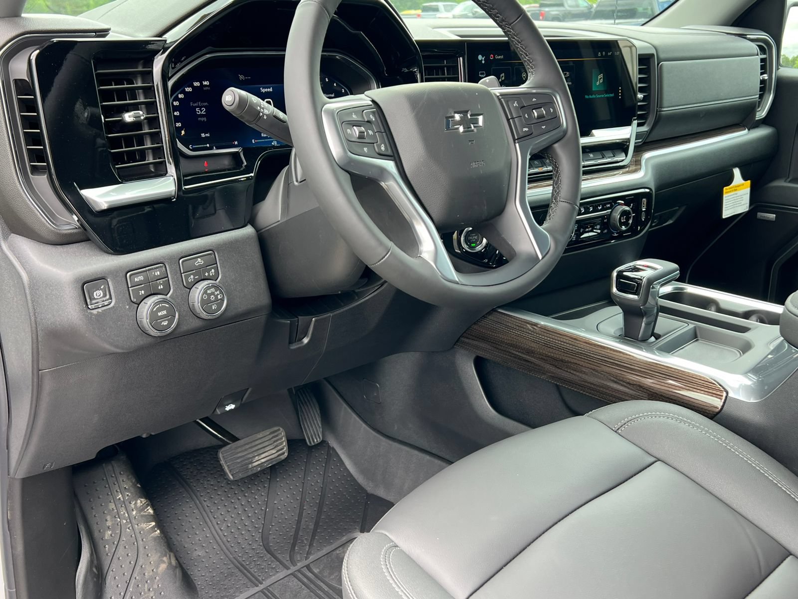 New 2026 Chevrolet Silverado 1500 RST w/ Dark Appearance Package AWD/4WD image 22