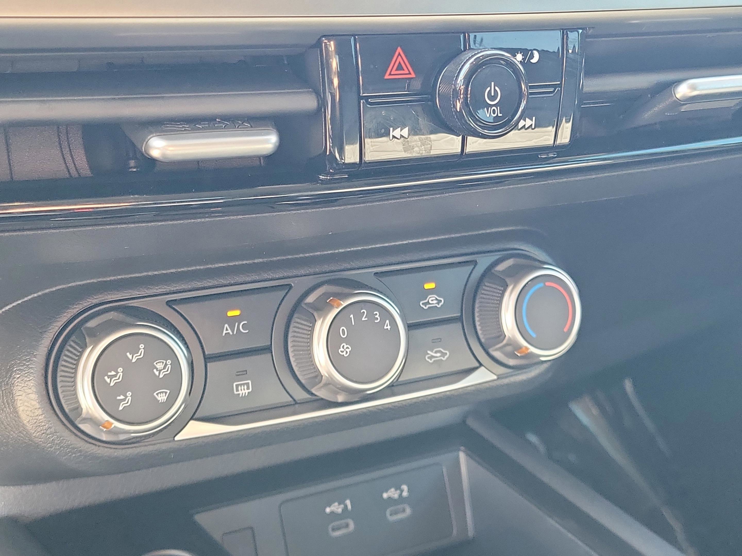 Certified 2025 Nissan Kicks SV image 27