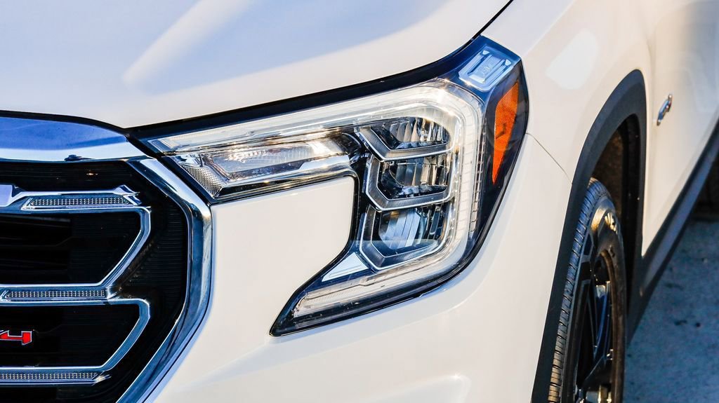 Used 2023 GMC Terrain AT4 image 5