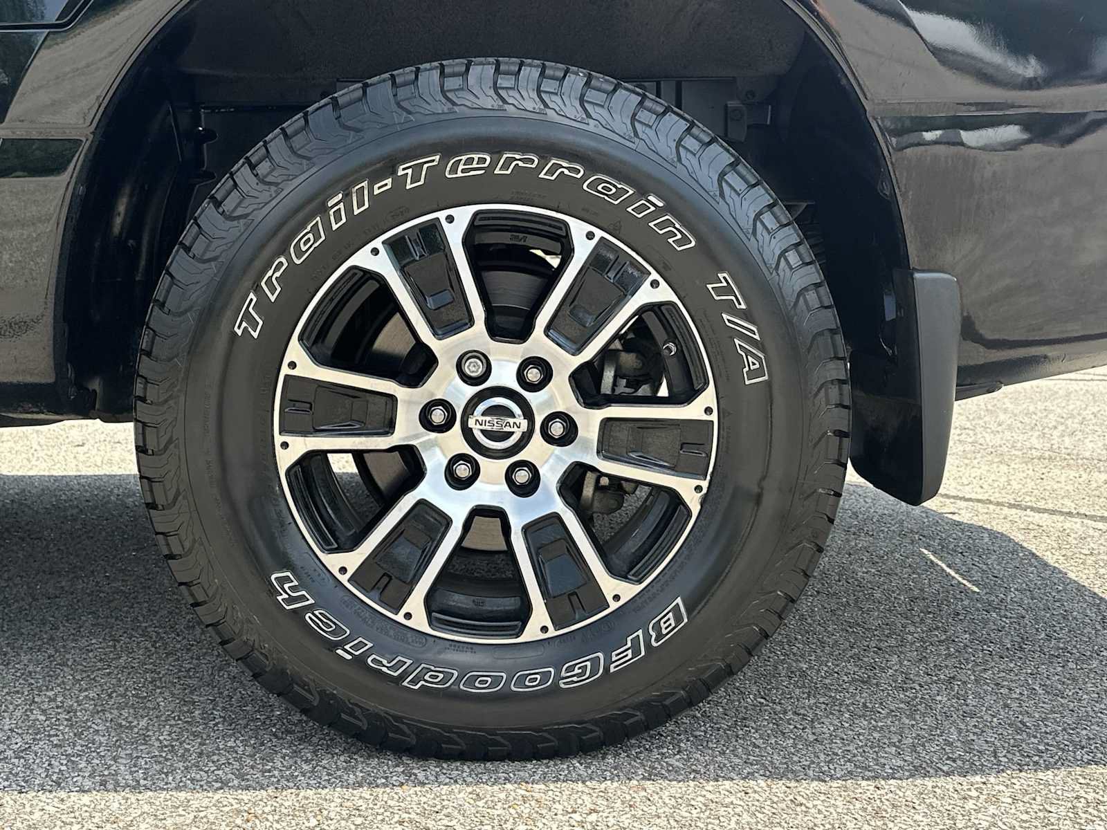 Used 2021 Nissan Titan SV w/ SV Convenience Package RWD image 13