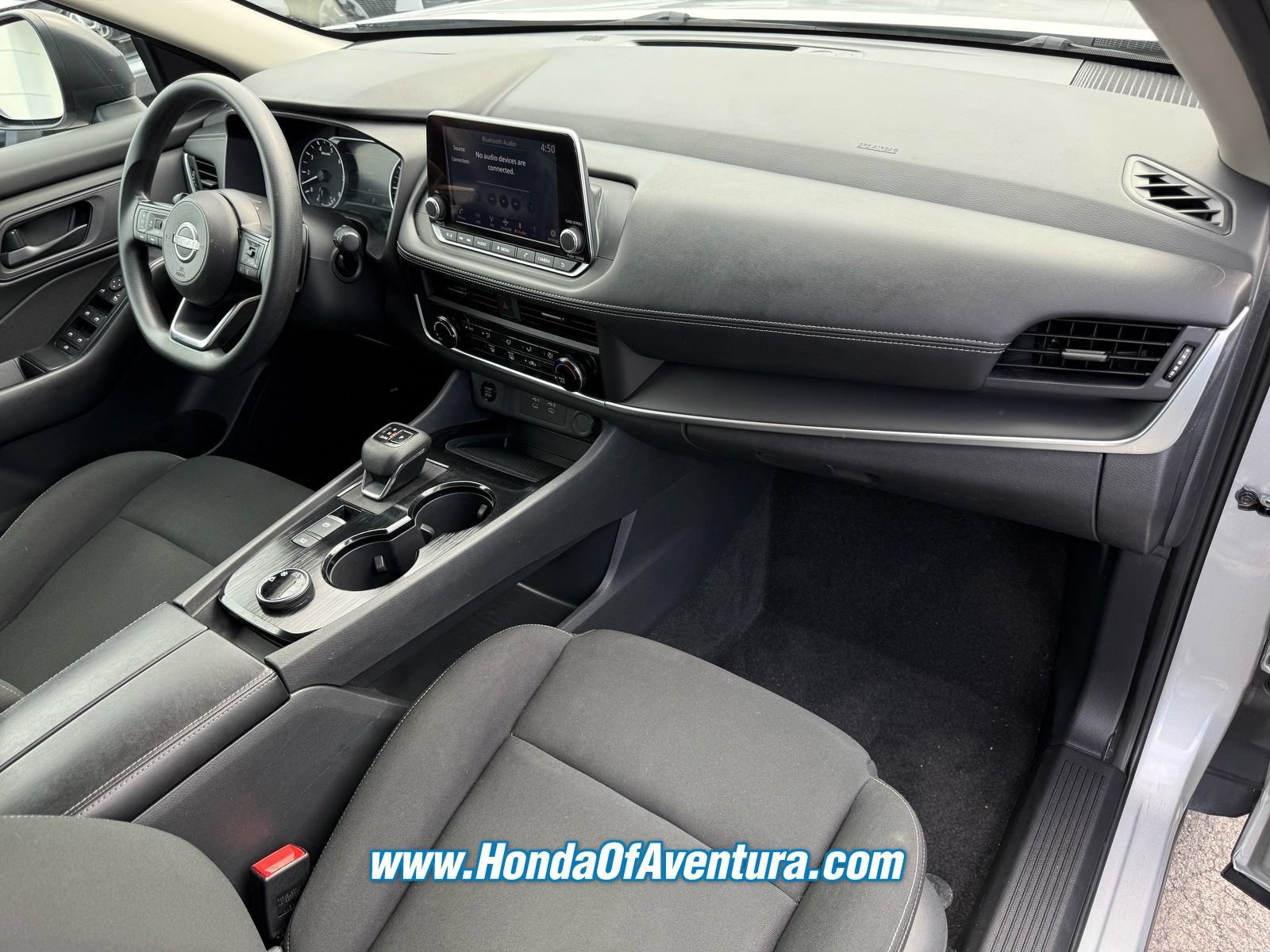 Used 2024 Nissan Rogue S AWD/4WD image 10