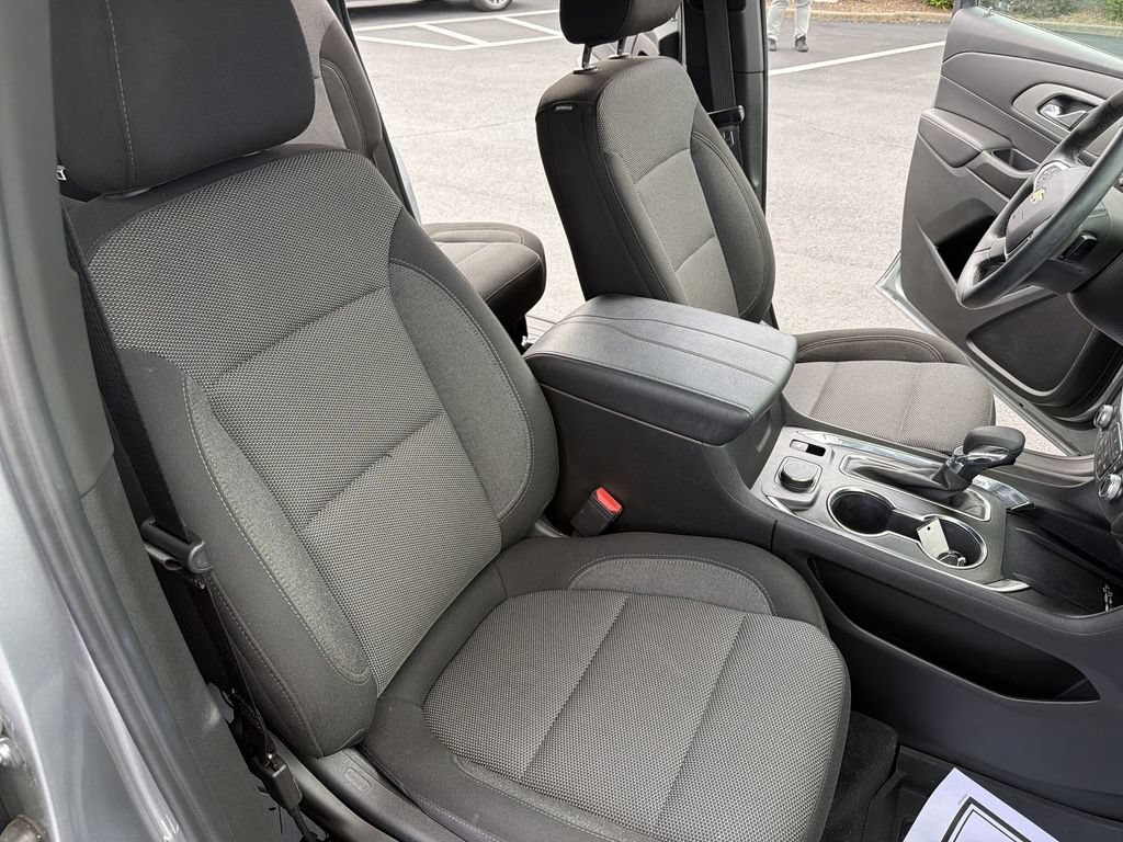 Used 2023 Chevrolet Traverse LT FWD image 30