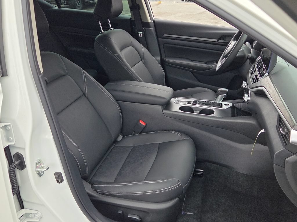 New 2026 Nissan Altima 2.5 SV FWD image 13
