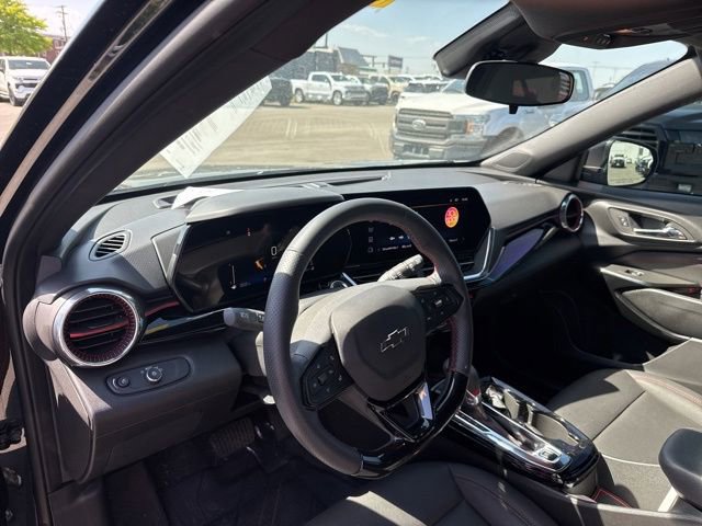 Used 2025 Chevrolet Trax RS w/ Sunroof Package FWD image 9