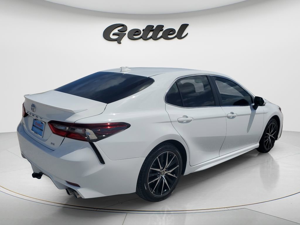 Used 2024 Toyota Camry SE w/ Convenience Package FWD image 4