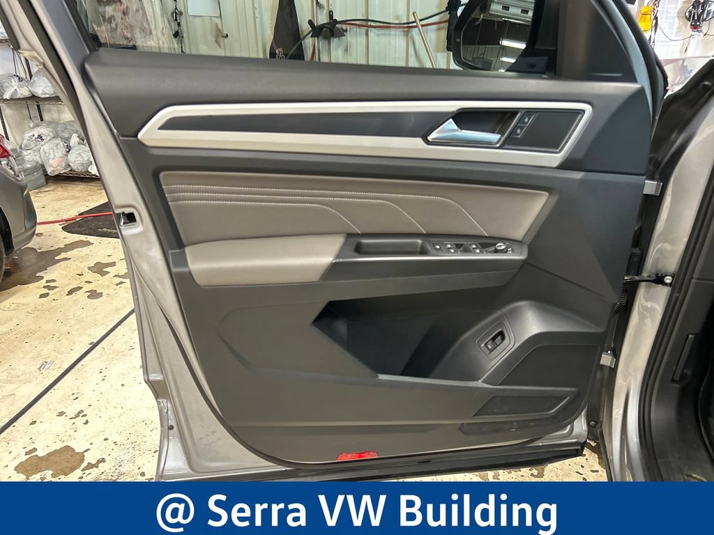 Certified 2022 Volkswagen Atlas SEL R-Line AWD/4WD image 17