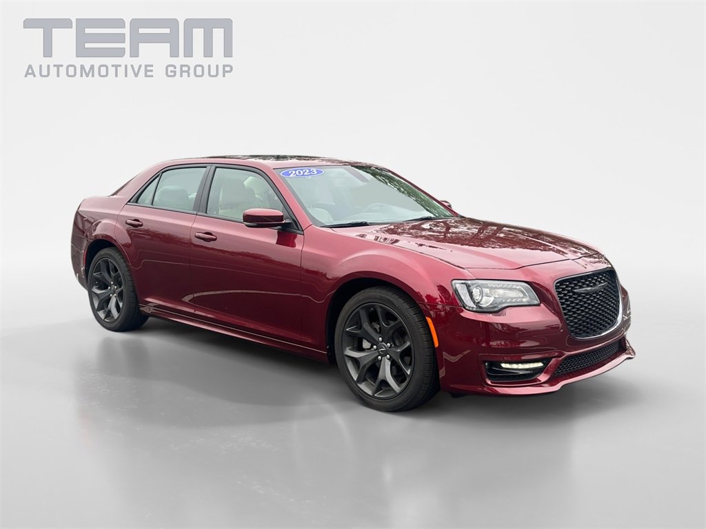 Used 2023 Chrysler 300 Touring L w/ Popular Equipment Group image 1