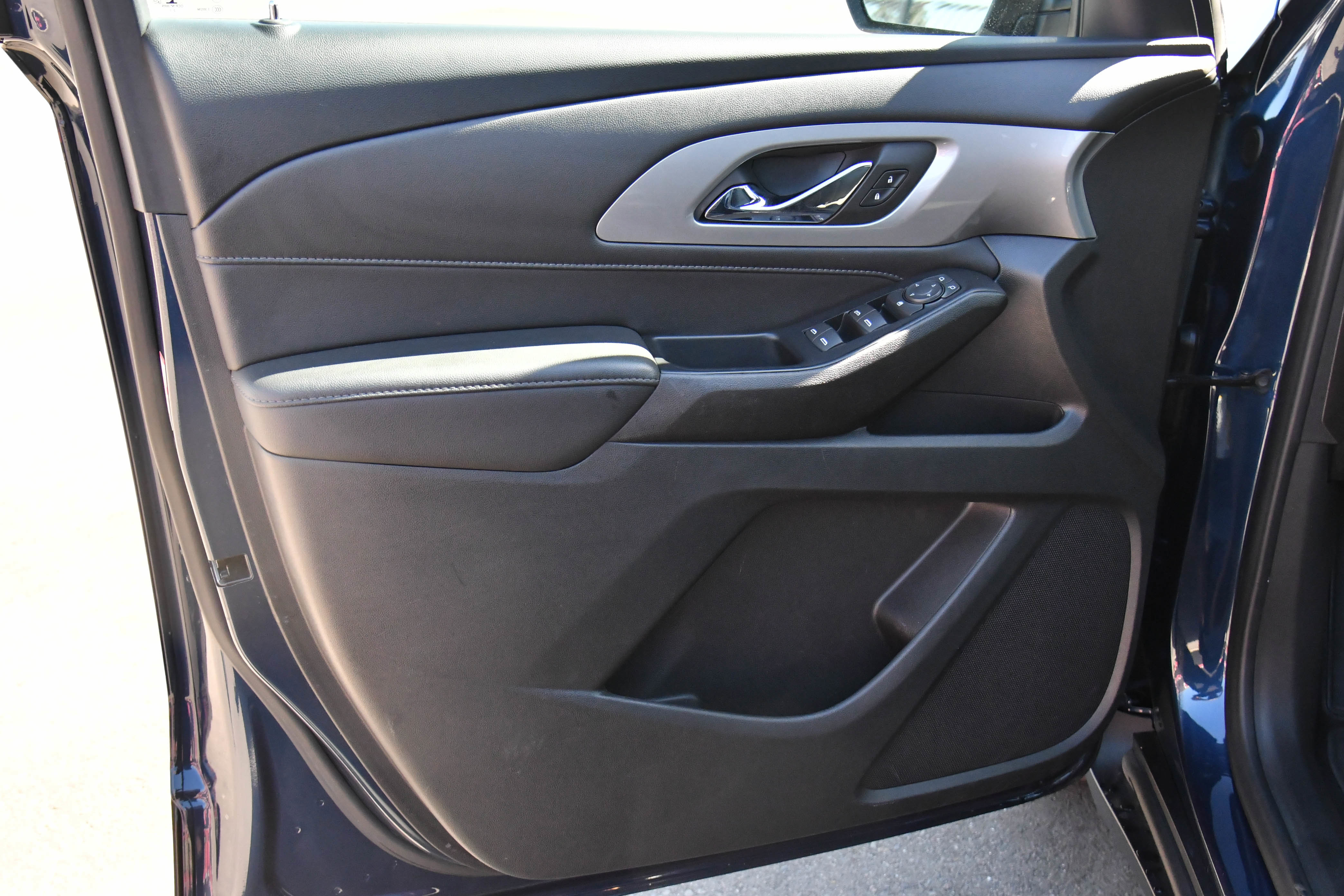 Used 2022 Chevrolet Traverse LT image 14