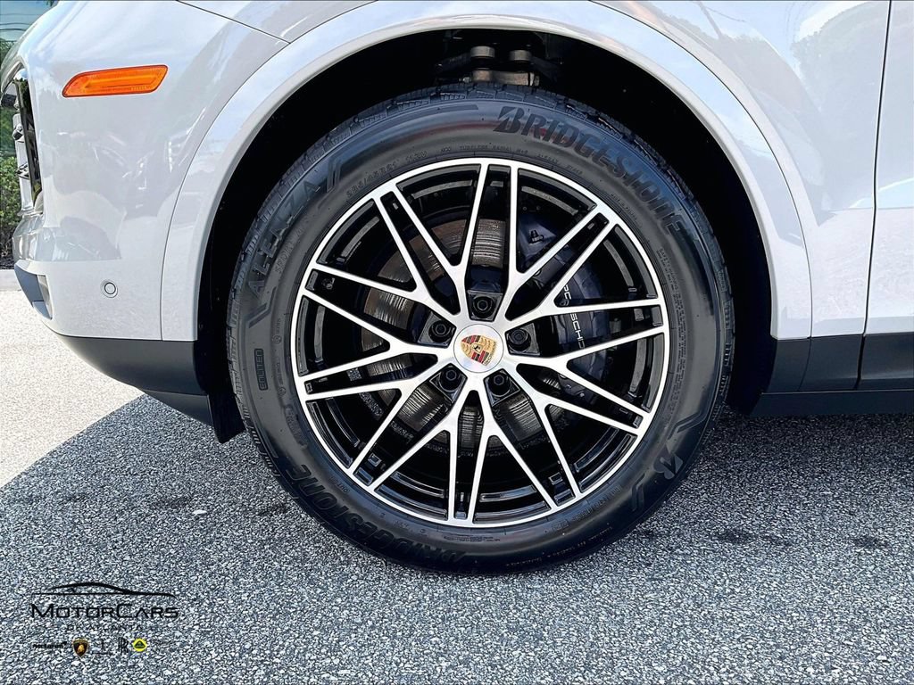 Used 2026 Porsche Cayenne AWD/4WD image 9