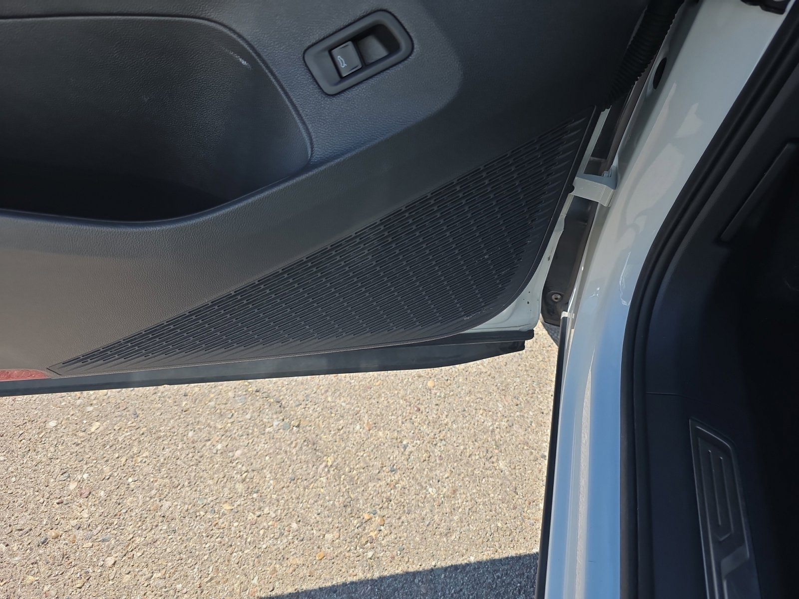 Used 2024 Volkswagen Atlas Cross Sport SE image 27