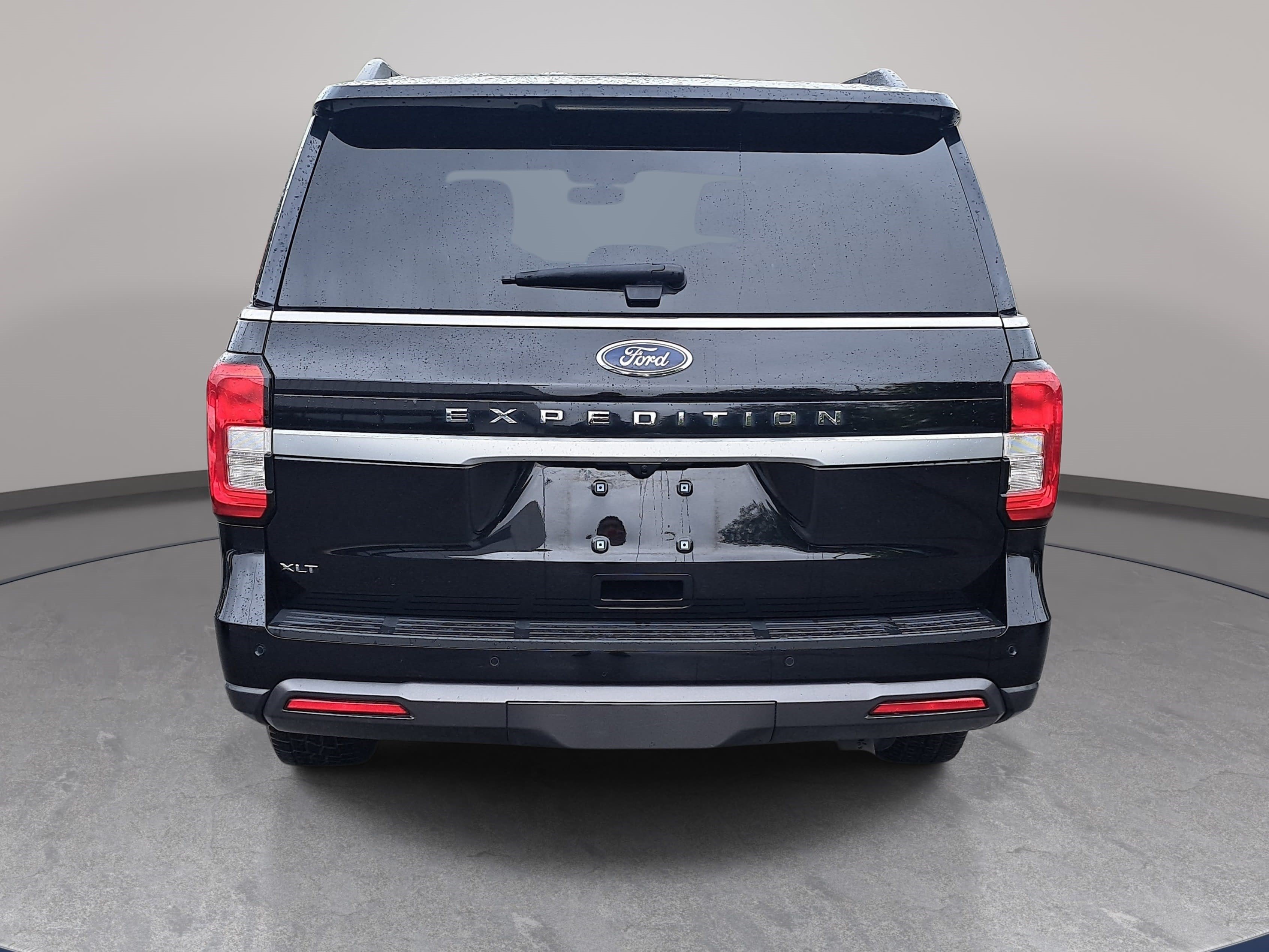 Used 2024 Ford Expedition XLT AWD/4WD image 6