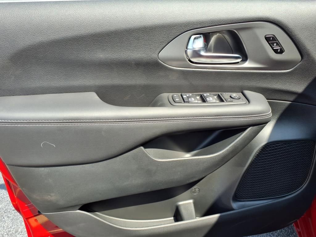New 2026 Chrysler Pacifica Select image 10
