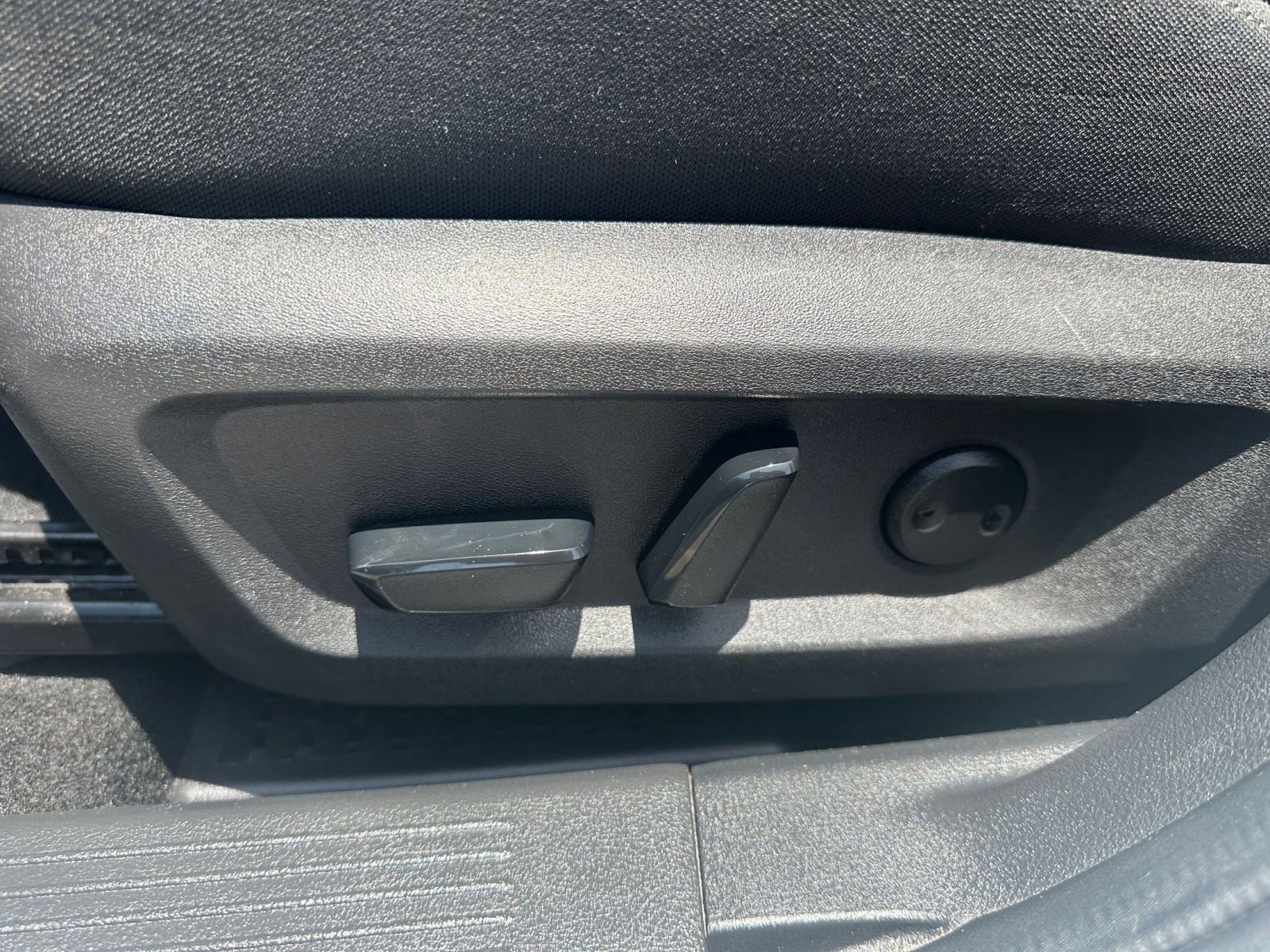 Used 2023 Nissan Rogue SV image 23