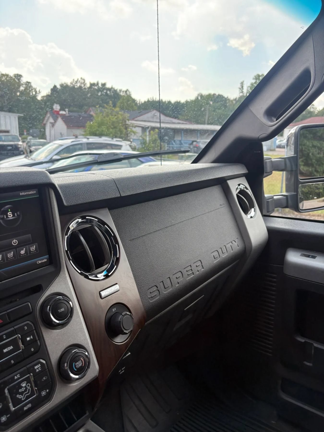 Used 2015 Ford F250 Lariat w/ Lariat Chrome Package AWD/4WD image 20