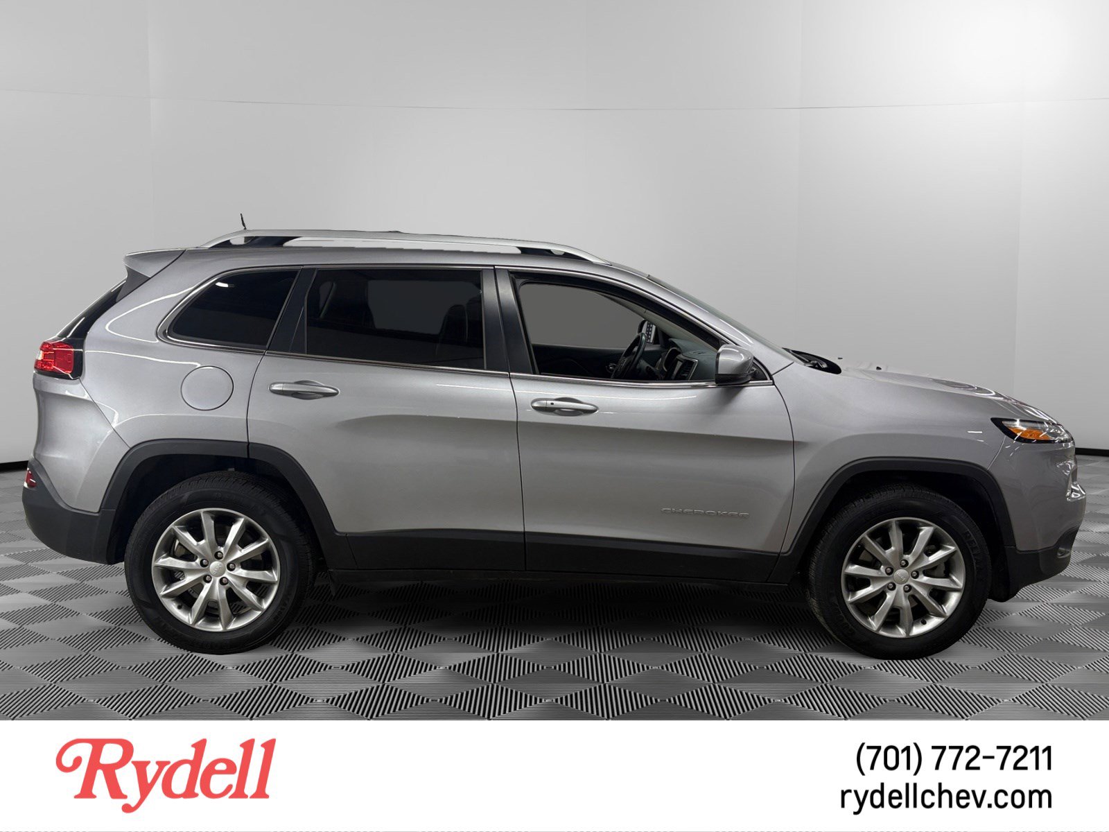 Used 2018 Jeep Cherokee Limited w/ Trailer Tow Group AWD/4WD image 6