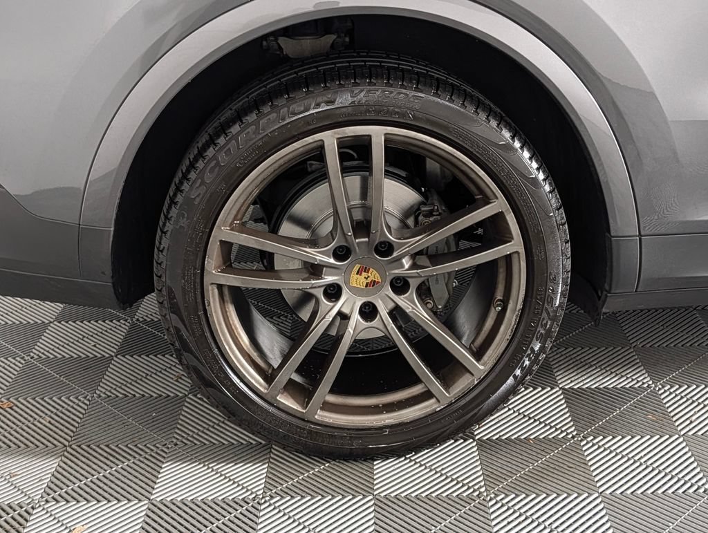 Certified 2021 Porsche Cayenne S AWD/4WD image 13