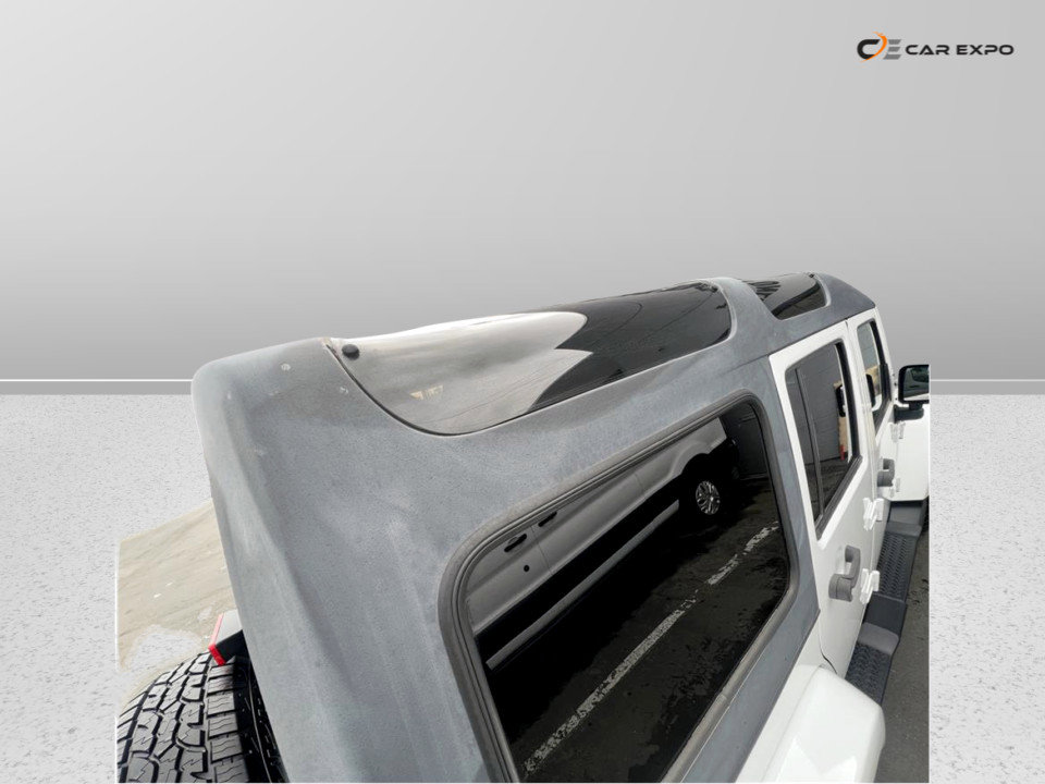 Used 2015 Jeep Wrangler Unlimited Sahara w/ Connectivity Group image 18