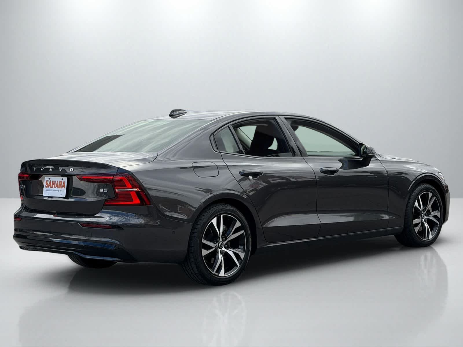 Used 2023 Volvo S60 B5 Plus FWD image 7