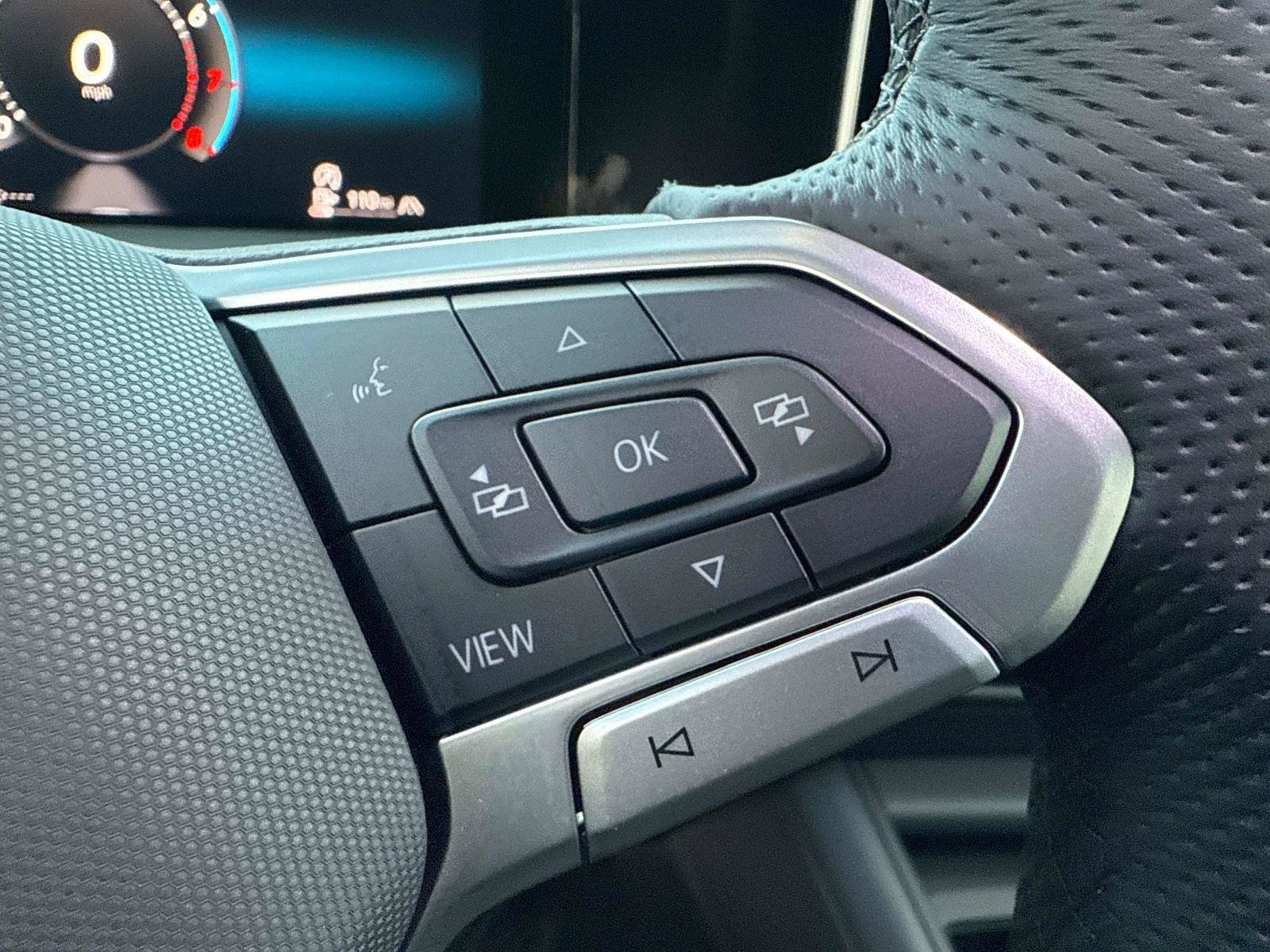 New 2026 Volkswagen Tiguan SE R-Line image 26