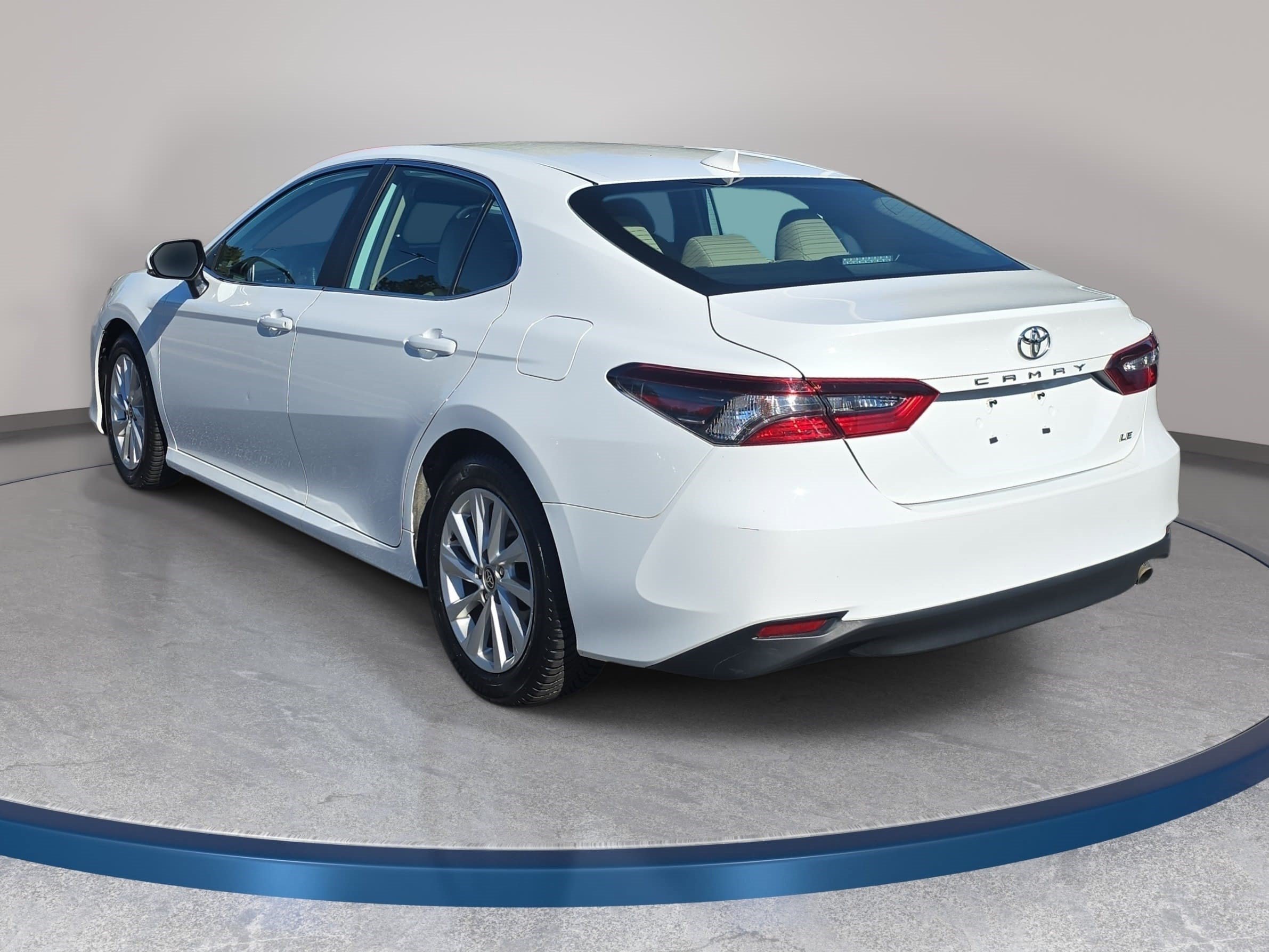 Used 2024 Toyota Camry LE w/ Convenience Package FWD image 7