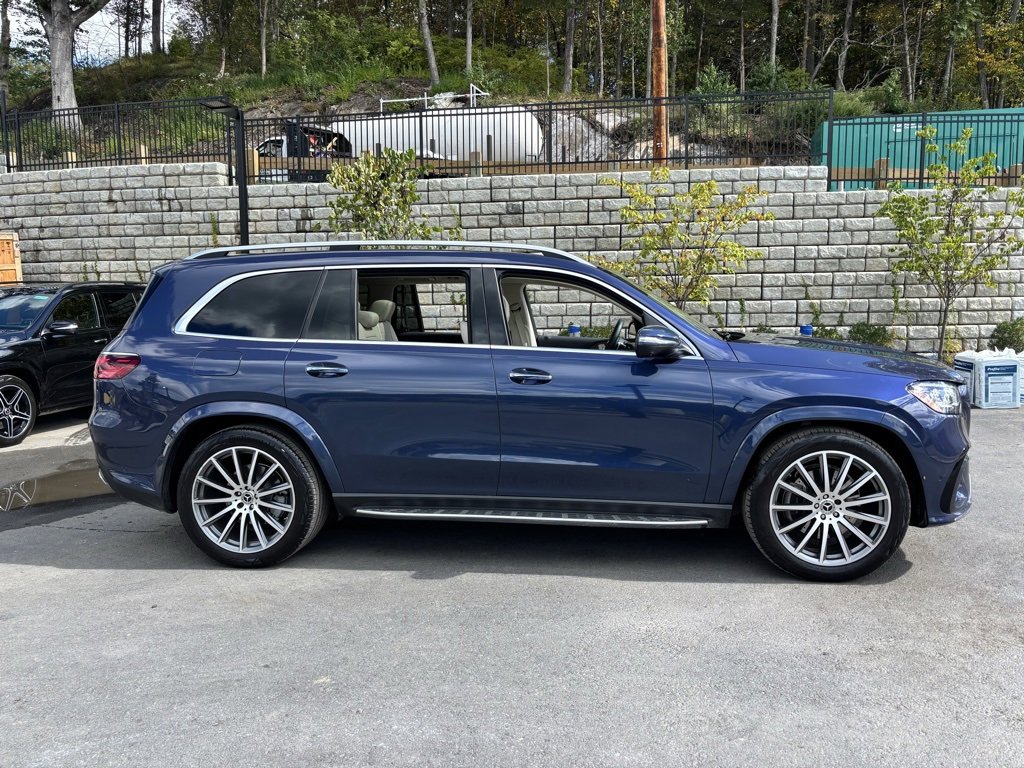 Used 2025 Mercedes-Benz GLS 580 4MATIC image 4