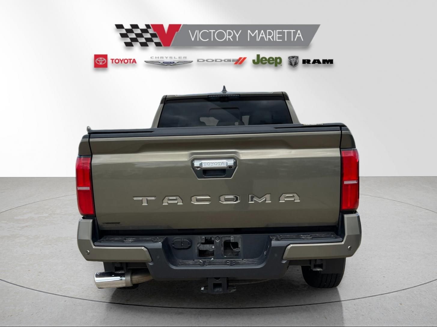Used 2024 Toyota Tacoma Limited w/ Limited Package (LT) AWD/4WD image 4