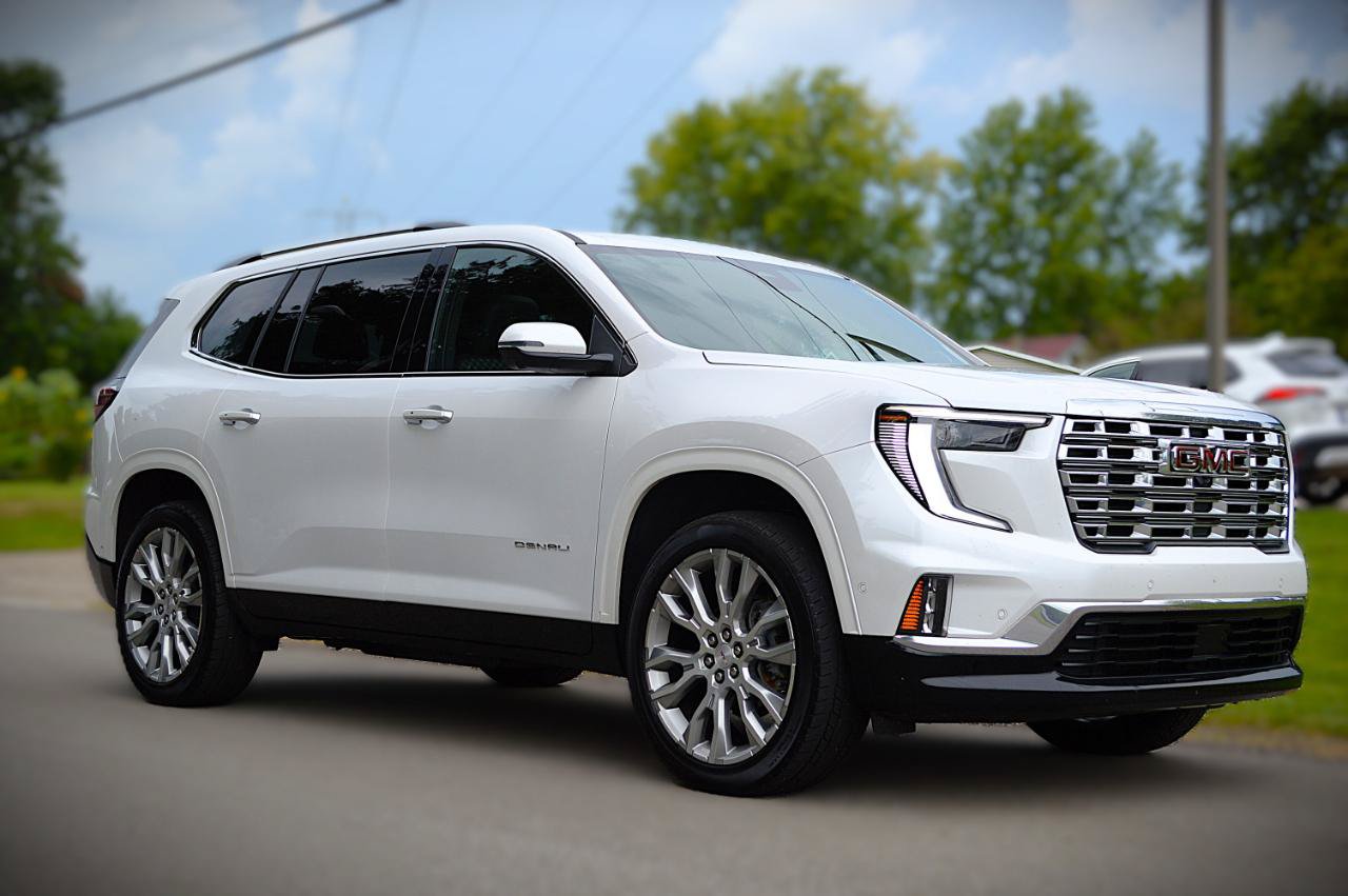 Used 2024 GMC Acadia Denali w/ Super Cruise Package AWD/4WD image 3