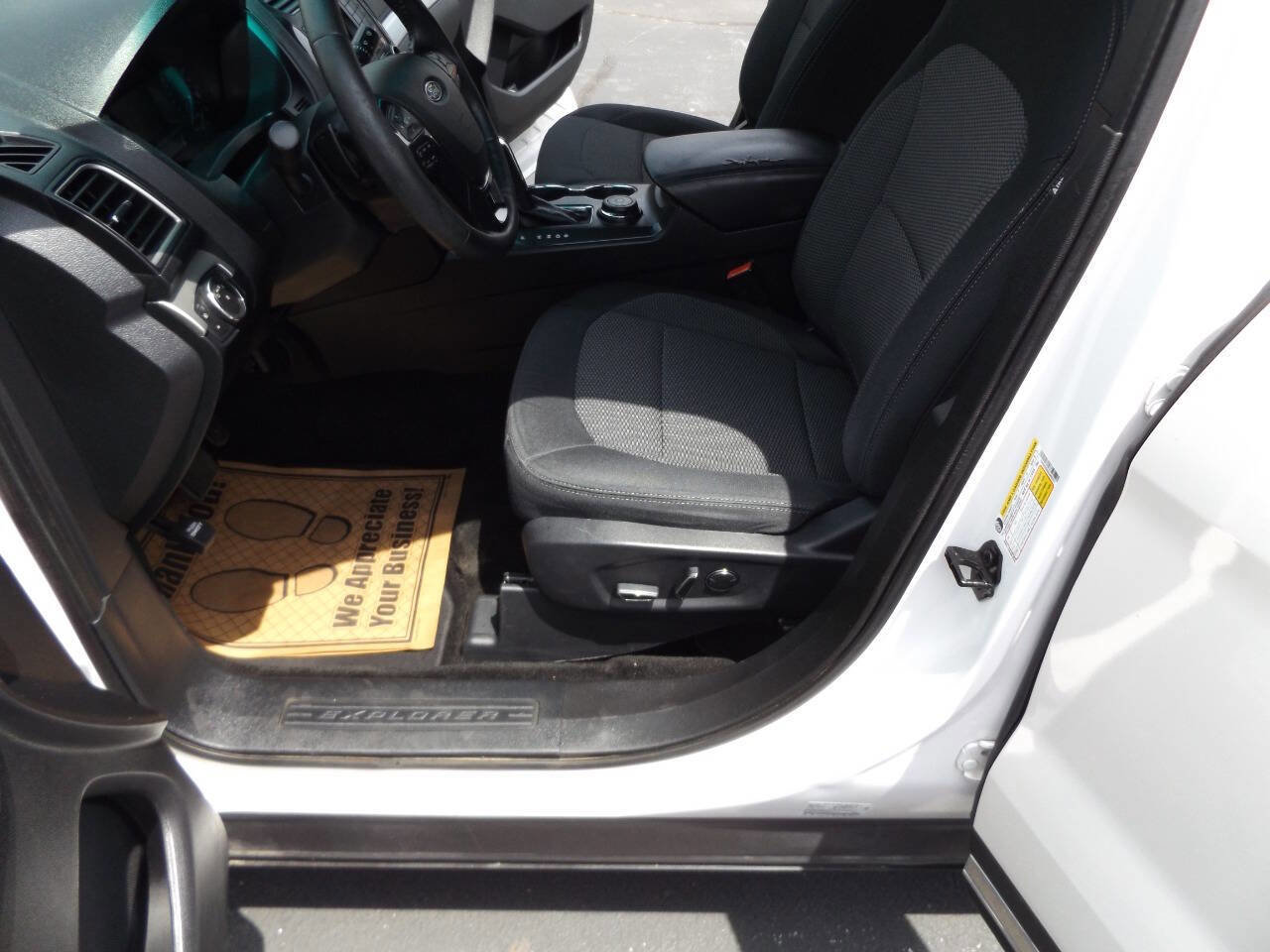 Used 2016 Ford Explorer XLT image 13