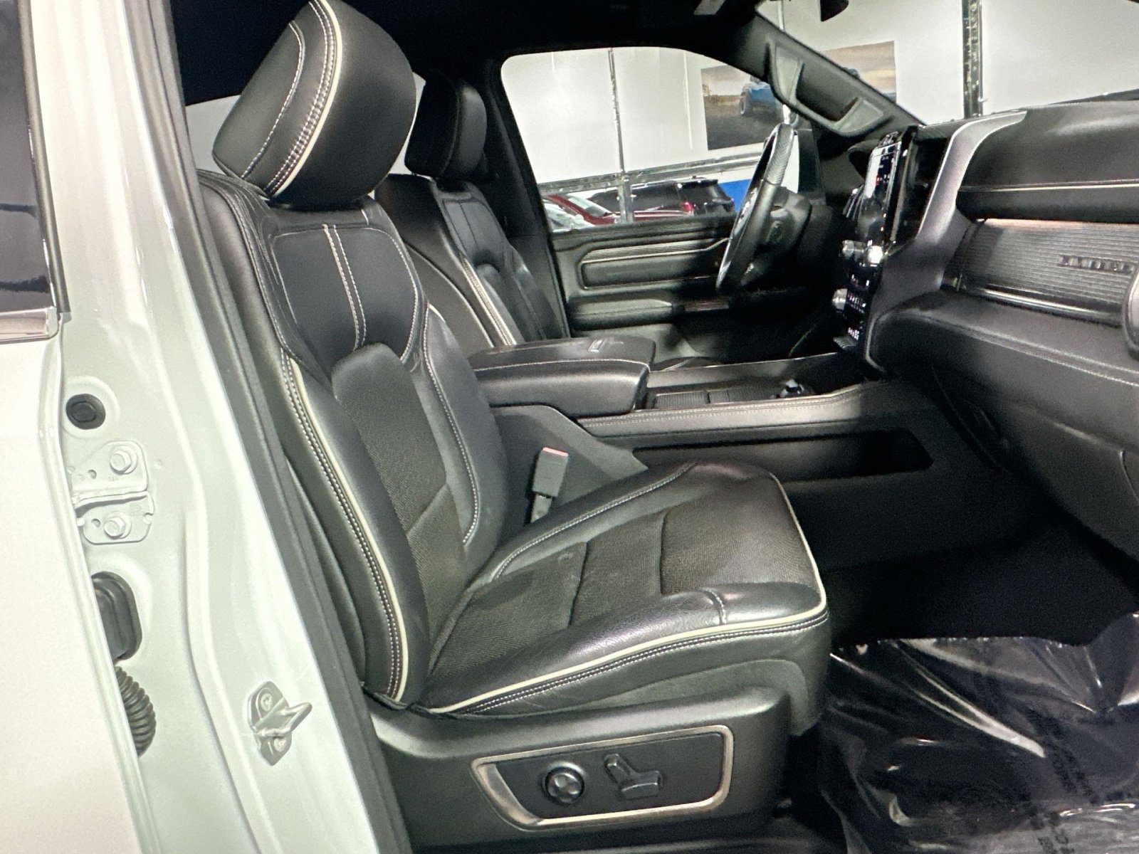 Used 2021 RAM 1500 Limited w/ Body Color Bumper Group image 31