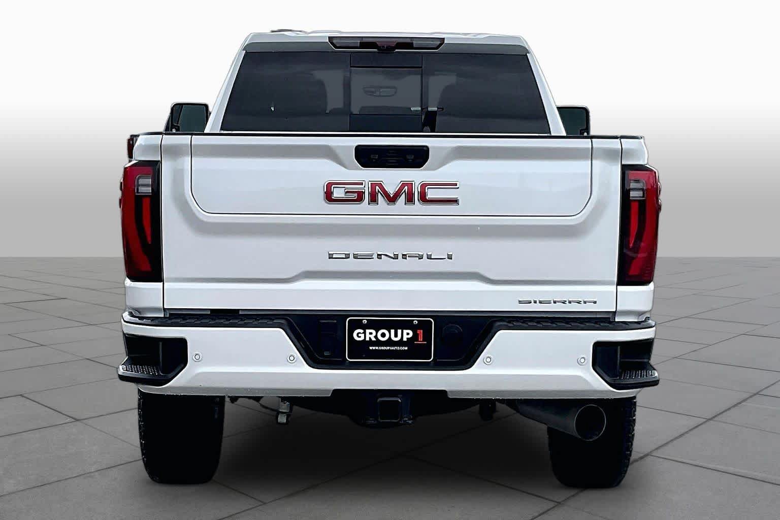 Used 2024 GMC Sierra 2500 Denali w/ Technology Package AWD/4WD image 5