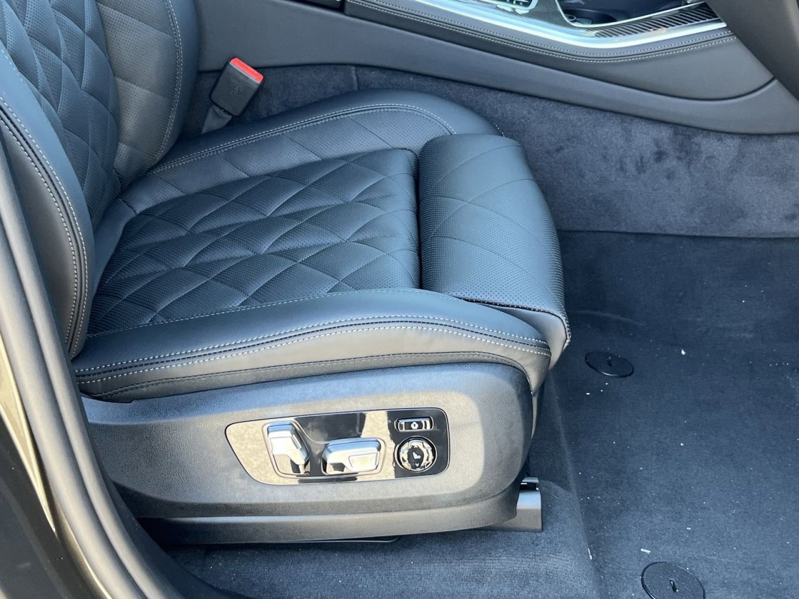 New 2026 BMW X5 M60i image 27