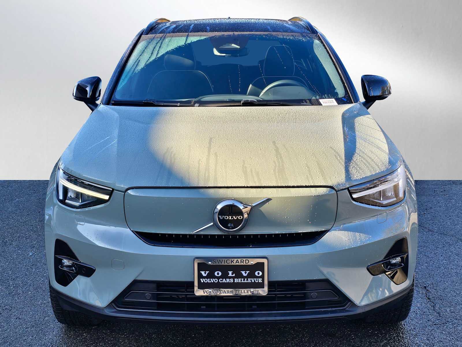 Used 2023 Volvo XC40 Recharge Plus w/ Protection Package Premier image 8