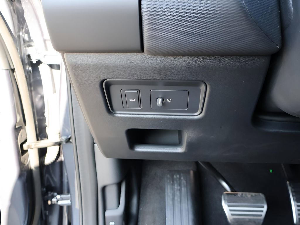New 2026 Land Rover Discovery Limited Edition image 36