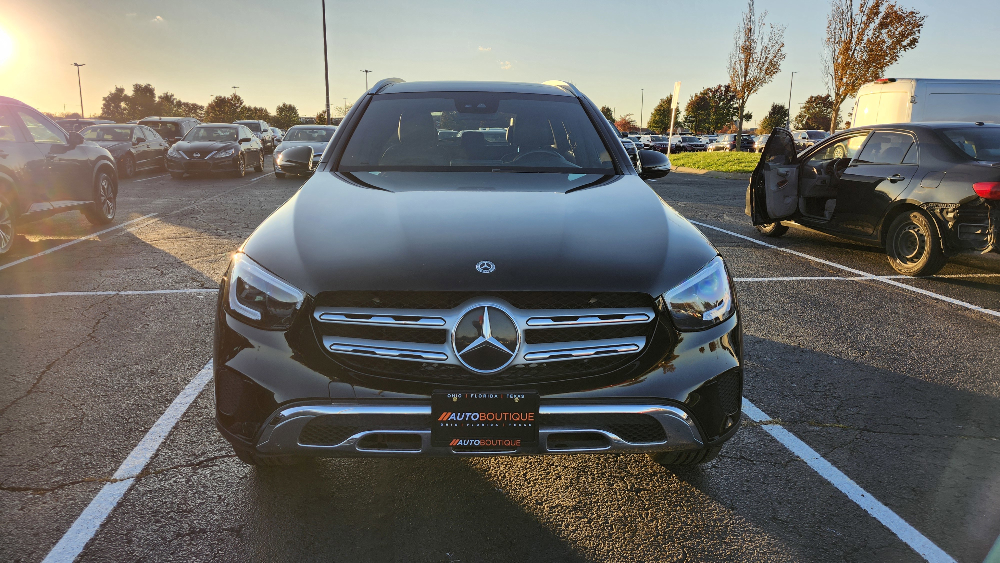 Used 2020 Mercedes-Benz GLC 300 4MATIC w/ Exterior Lighting Package image 3