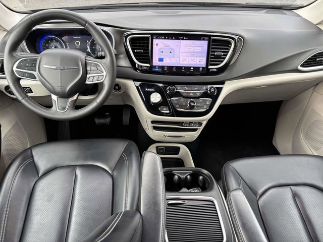 Used 2023 Chrysler Pacifica Touring-L FWD image 25