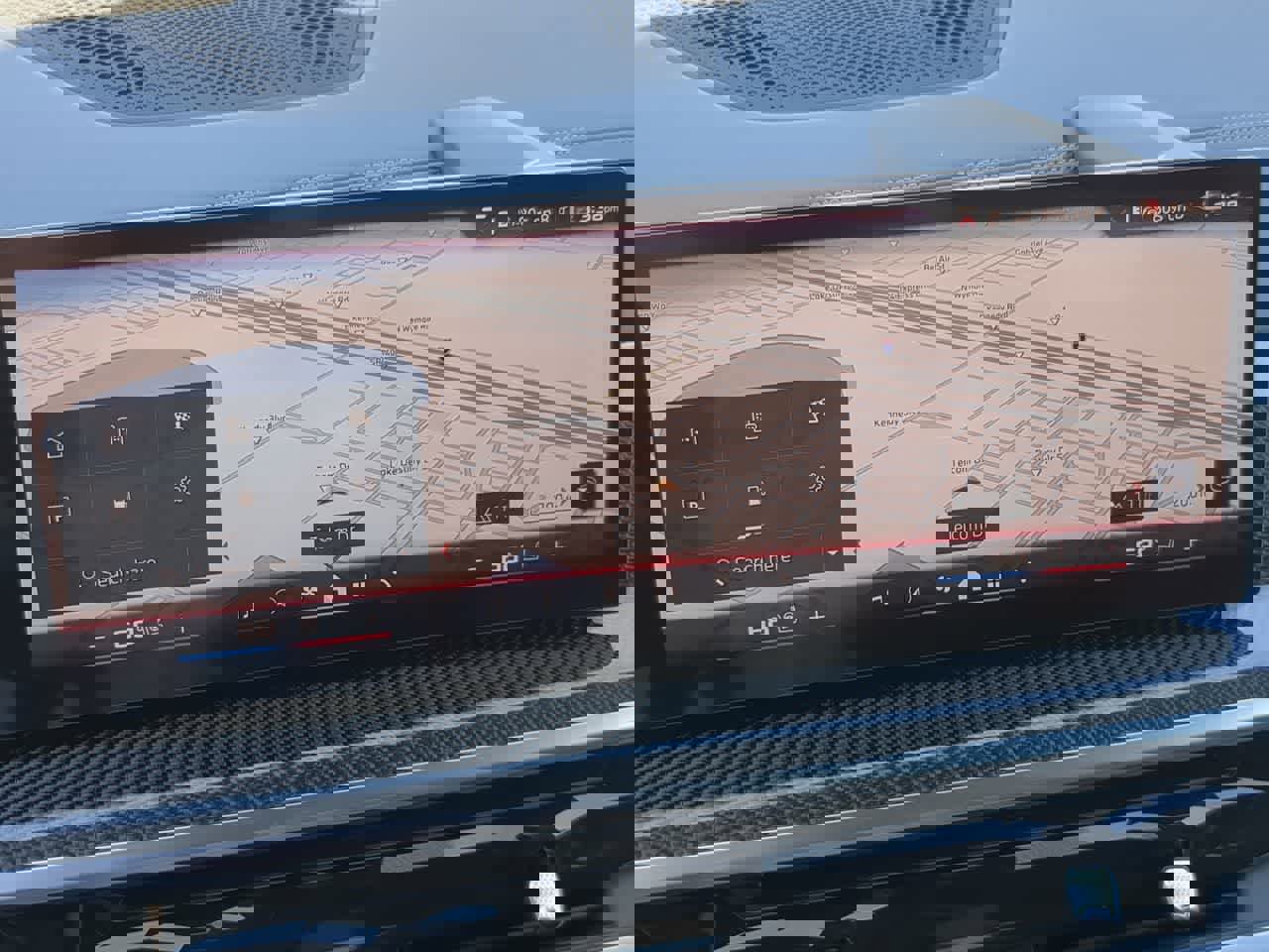 Used 2026 BMW X6 M60i w/ Executive Package image 30