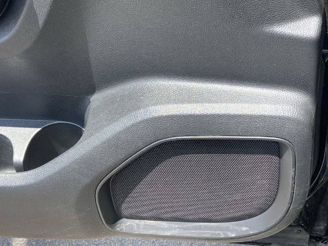 Used 2019 Nissan Titan SV w/ SV Convenience Package RWD image 20