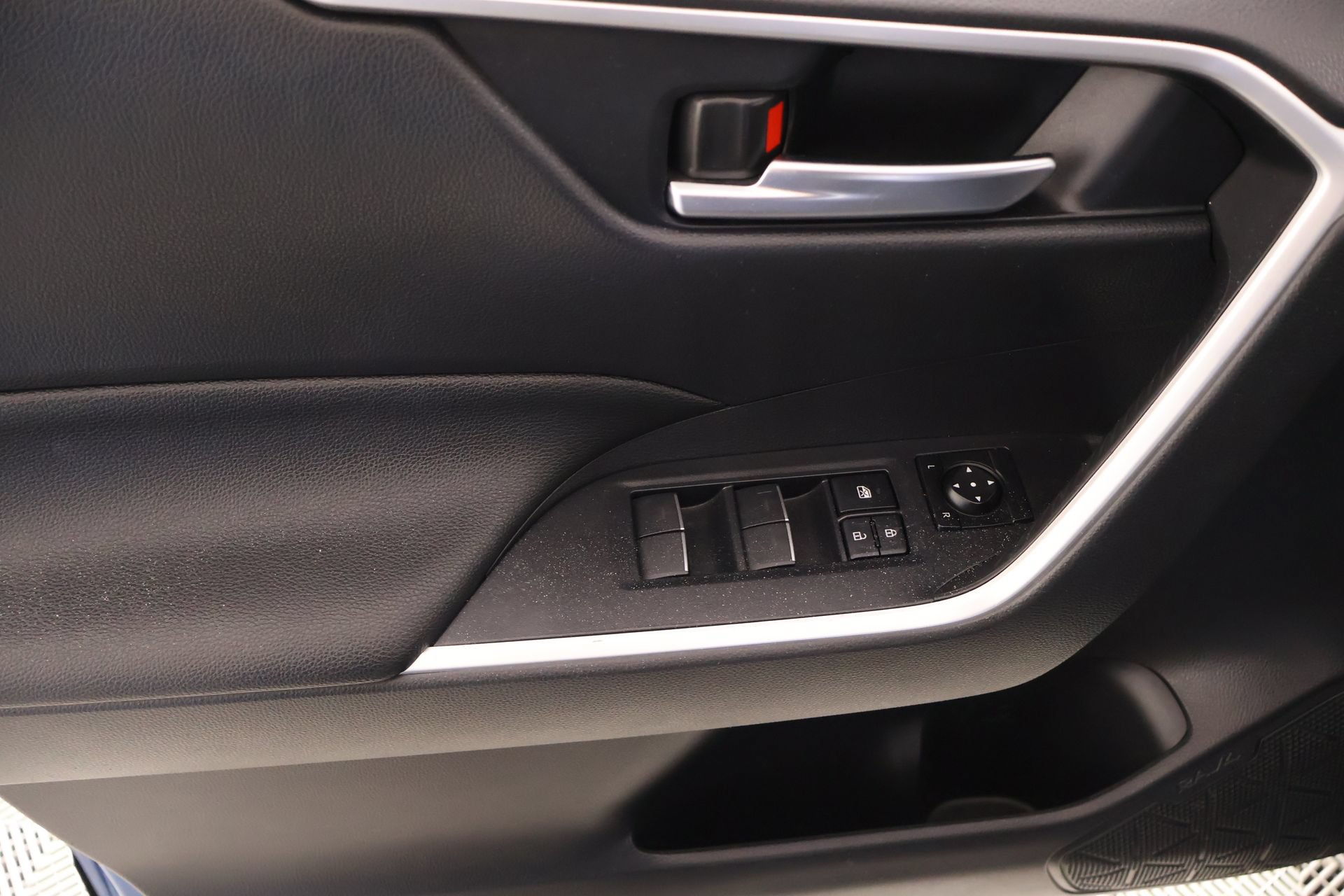 Used 2022 Toyota RAV4 SE AWD/4WD image 14
