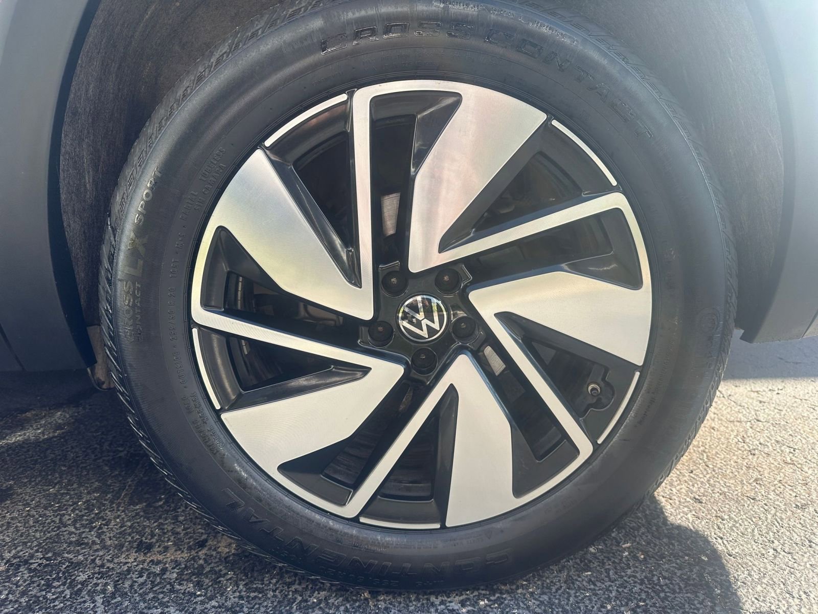 Used 2025 Volkswagen Atlas SE image 31