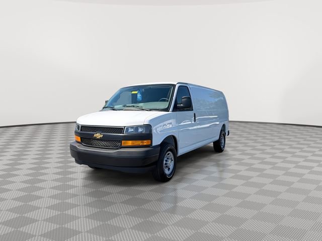 Used 2026 Chevrolet Express 2500 Extended w/ Driver Convenience Package RWD image 4