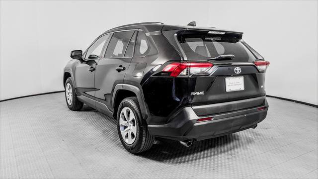 Used 2020 Toyota RAV4 LE FWD image 5