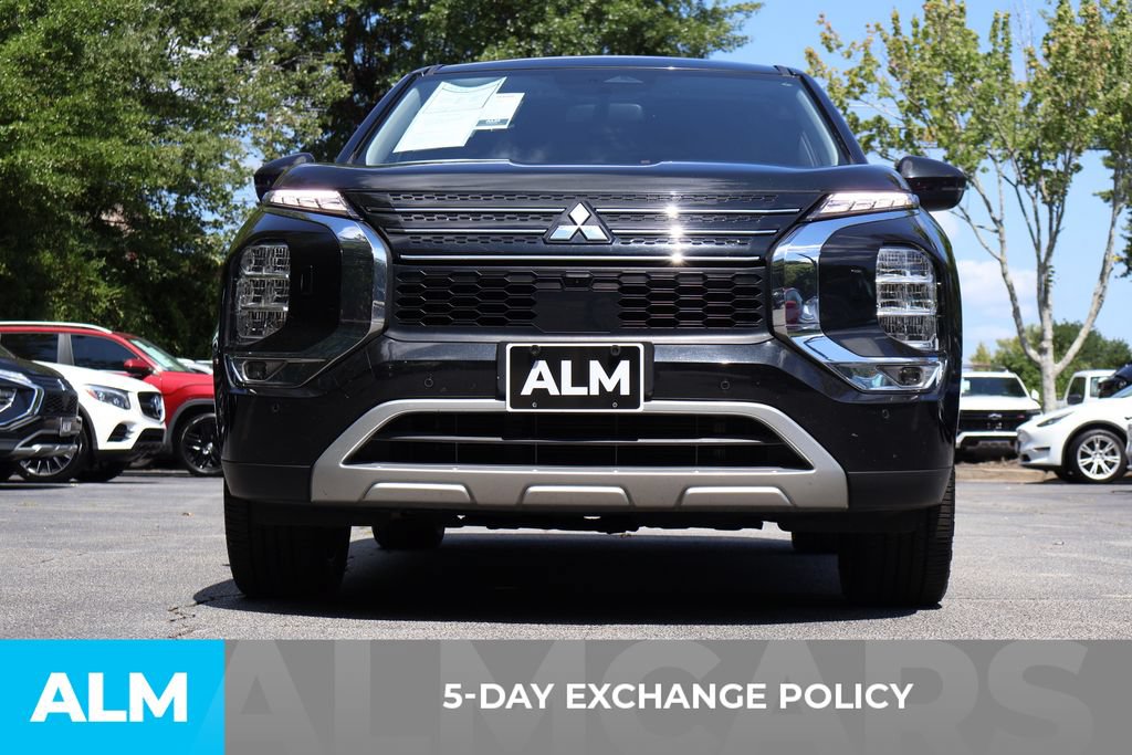 Used 2024 Mitsubishi Outlander SE AWD/4WD image 3
