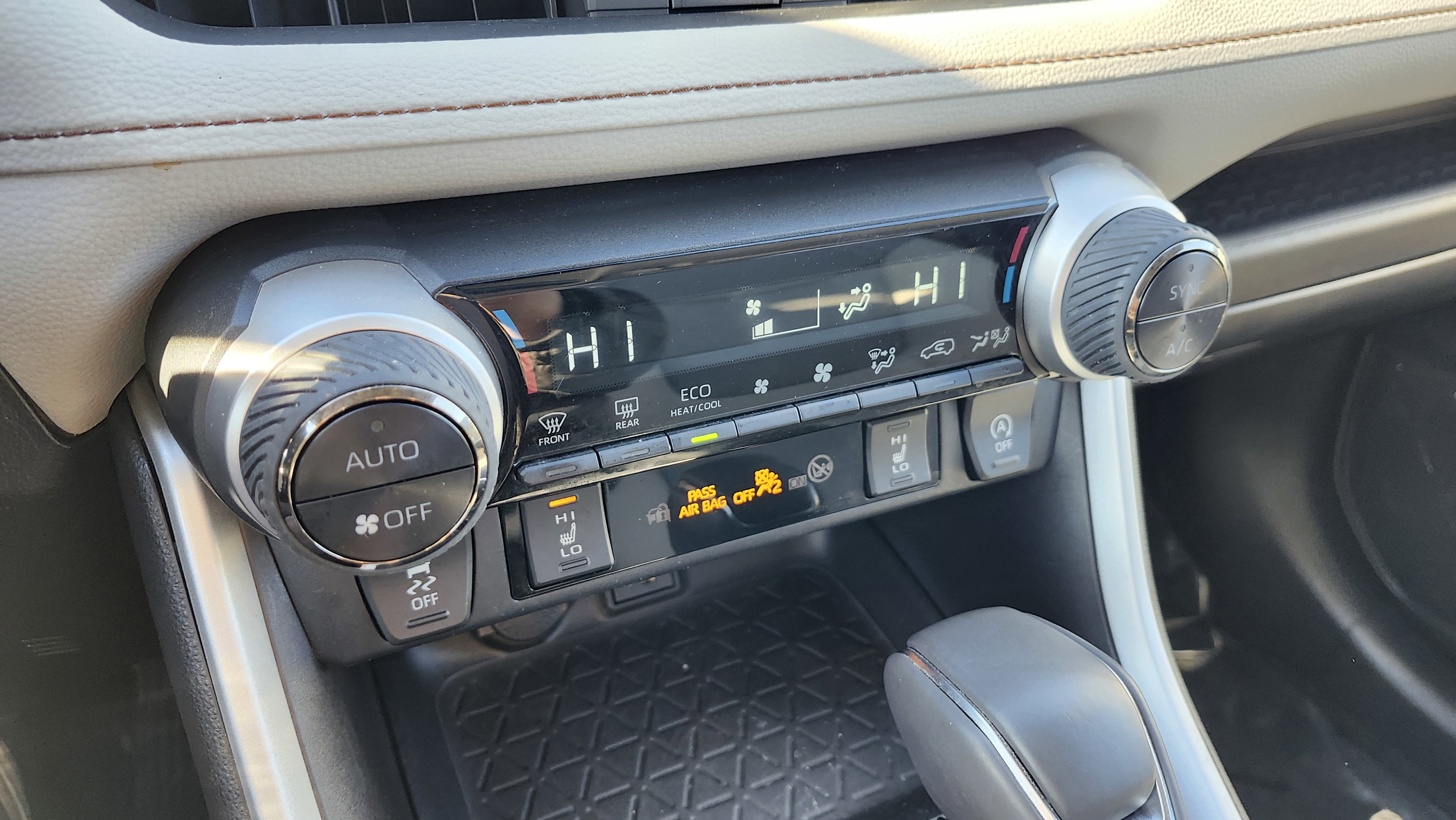 Used 2023 Toyota RAV4 XLE Premium image 35