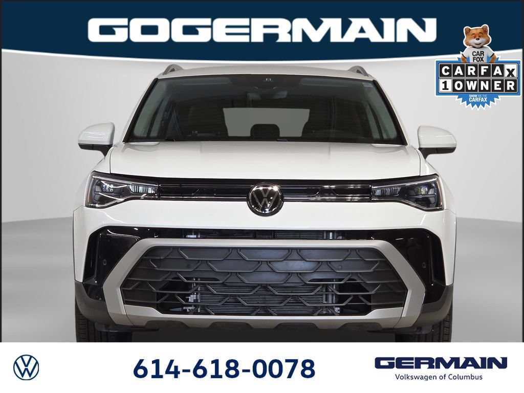 Used 2025 Volkswagen Taos SE AWD/4WD image 3