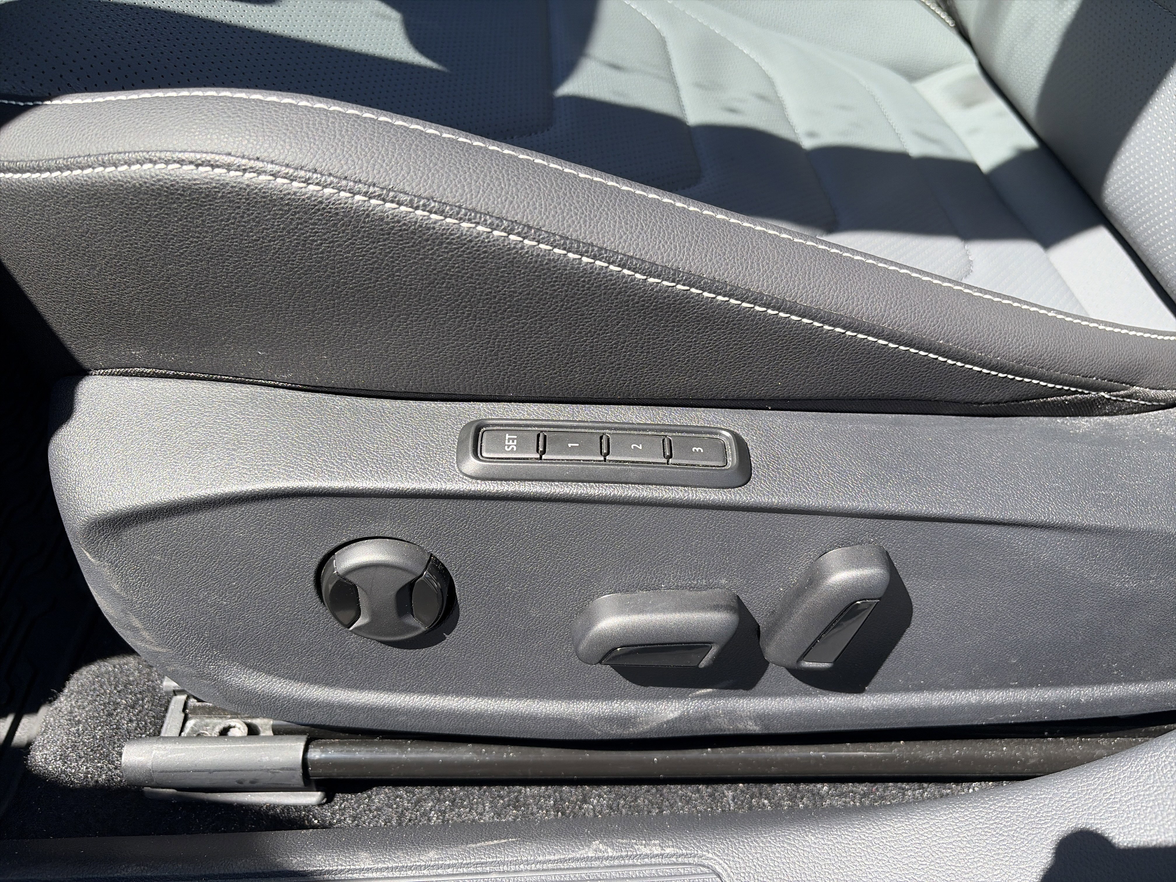 Used 2025 Volkswagen Jetta SEL image 16