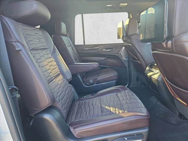 Used 2023 Cadillac Escalade ESV V AWD/4WD image 21