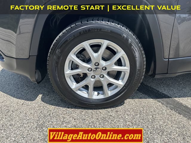 Used 2017 Jeep Cherokee Latitude w/ Comfort/Convenience Group AWD/4WD image 8