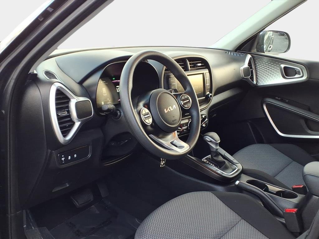 Used 2023 Kia Soul LX image 8