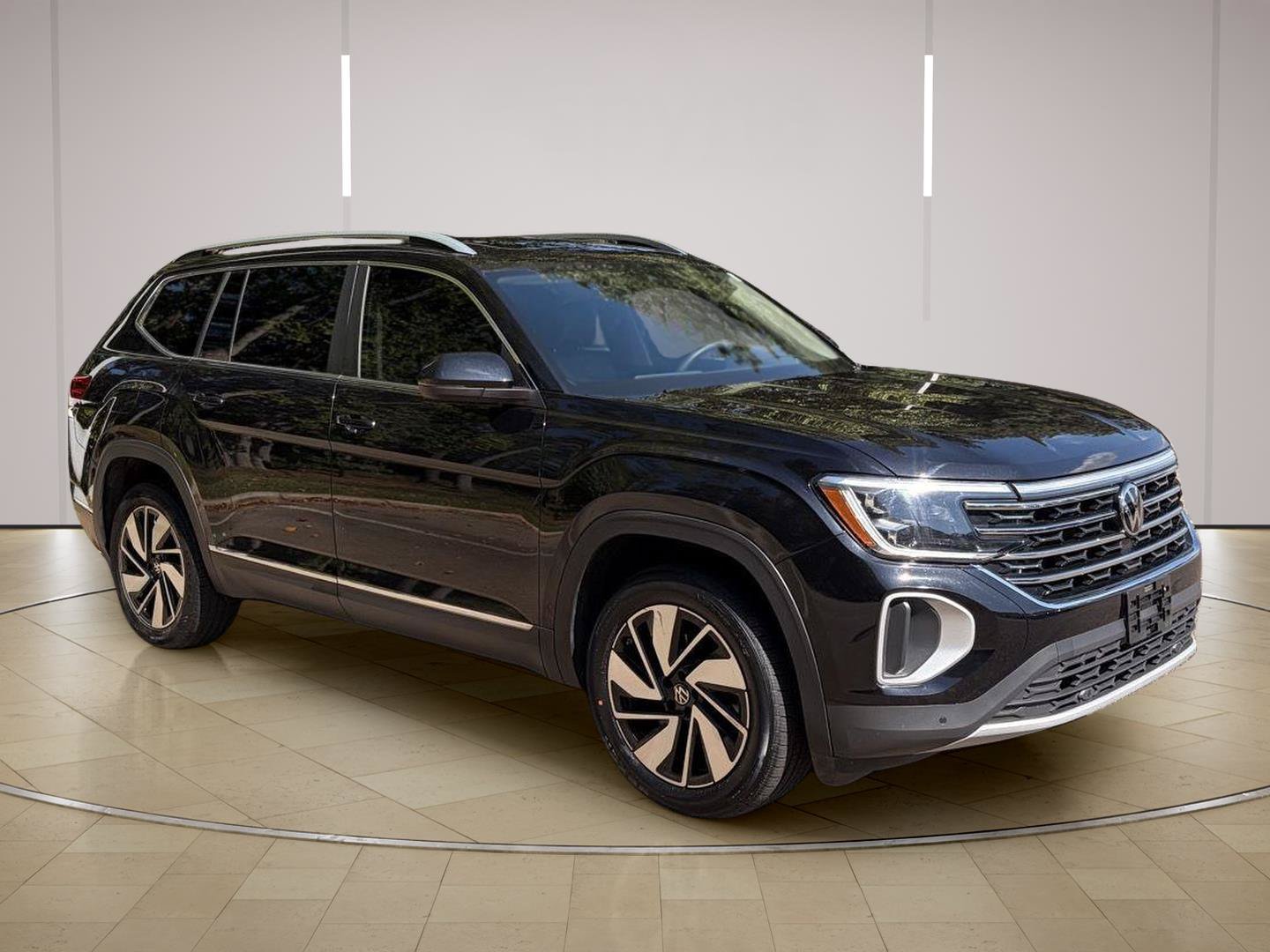 Used 2024 Volkswagen Atlas SEL AWD/4WD image 8