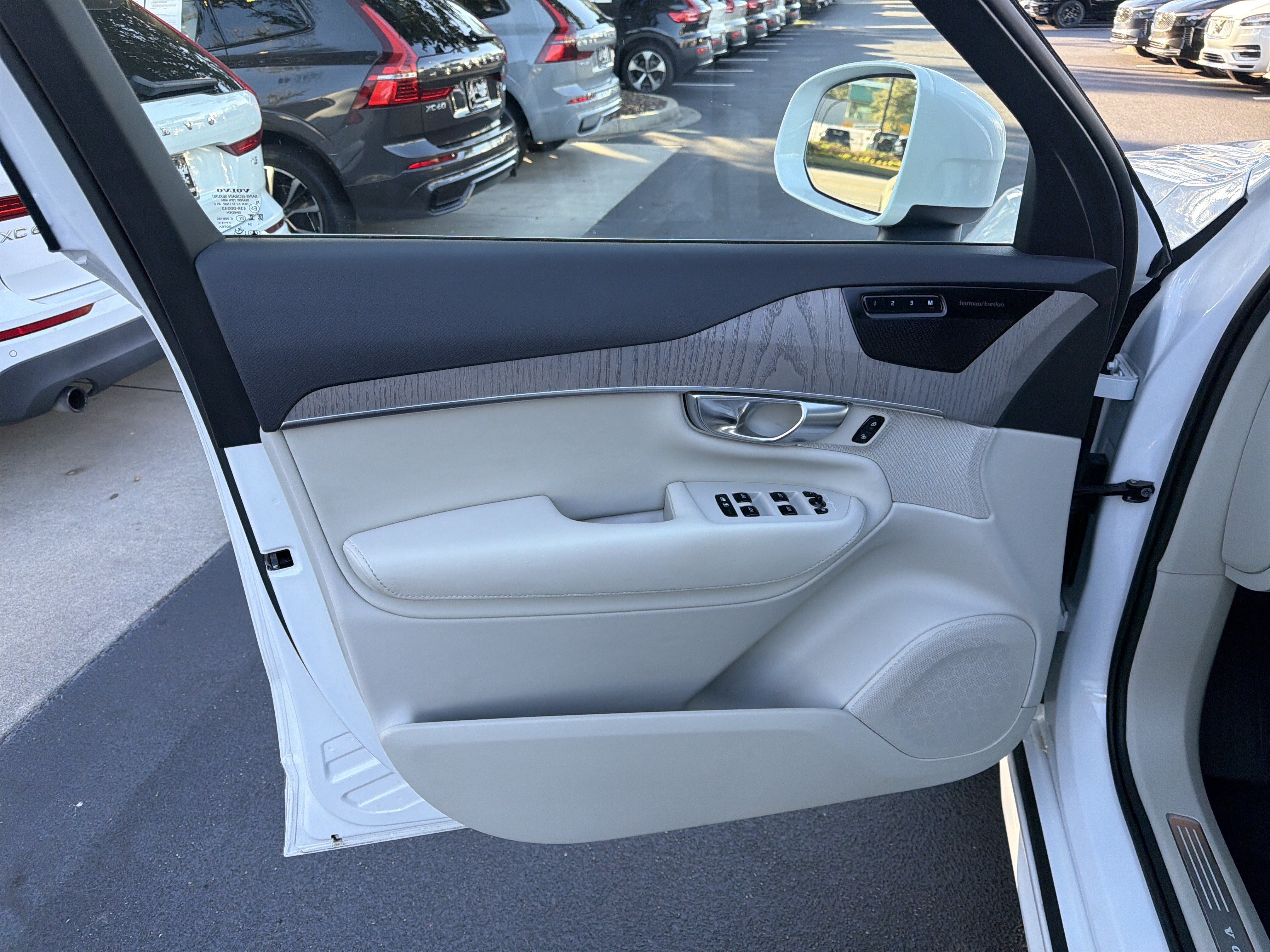 Certified 2025 Volvo XC90 T8 Plus w/ Protection Package Premier AWD/4WD image 14